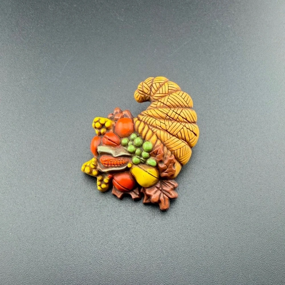Vintage Hallmark Brooch Pin Thanksgiving‎ Cornucopia Harvest Fruit Fall Holiday